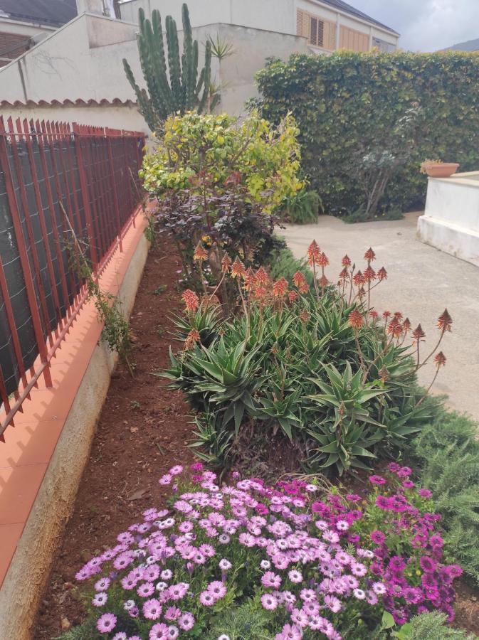 Antigone Holiday House Vila Mondello Exterior foto